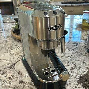 De Longhi Espresso Machine EC680M